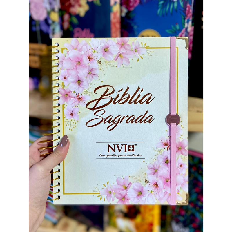 Bíblia Arranjo Bege Letra Normal Com Elástico e Medalhão Com Espaço Anotações Feminina Nvi SB