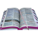 Bíblia Capa Dura Com Elástico Rosa E Medalhão Letra Gigante Com Harpa - Leão Rosa Abas Já Coladas