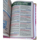 Bíblia Capa Dura Com Elástico Rosa E Medalhão Letra Gigante Com Harpa - Seja Forte + Índice