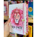 Bíblia Capa Dura Com Elástico Rosa E Medalhão Letra Gigante Com Harpa - Seja Forte + Índice