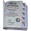 Bíblia Capa Dura Com Elástico Rosa E Medalhão Letra Gigante Com Harpa - Escolhida por Deus E Aba Feminina