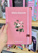 Bíblia Sagrada Letra Hipergigante PPM Capa Dura Flor Rosa Feminina Com Harpa ARC