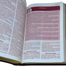 Bíblia Capa Dura com Elástico Rosa e Medalhão Letra Gigante - Leão Coroa