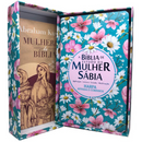 Bíblia Da Mulher Sábia Jardim Margaridas Com Estudo Letra Hipergigante Capa Dura Com Harpa Caixa e Livro de Brinde Feminina Arc