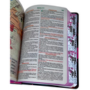 Bíblia Leão Seja Forte e Corajosa Cor Preta Letra Gigante Capa Dura Com Harpa E Abas Feminina Arc