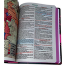 Bíblia Leão Seja Forte e Corajosa Cor Preta Letra Gigante Capa Dura Com Harpa Feminina Arc