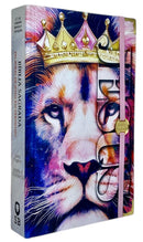 Bíblia Capa Dura com Elástico Rosa e Medalhão Dourado Letra Gigante - Leão Coroa + Índice