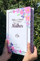 Bíblia De Estudo Para o Cotidiano Da Mulher Branca Capa Dura Letra Gigante Com Índice  - NVA