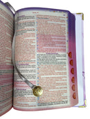 Bíblia Capa Dura Com Elástico Roxo E Medalhão Letra Gigante Com Harpa - Escolhida por Deus E Índice