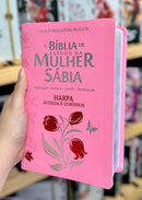 Bíblia Da Mulher Sábia Tulipa Rosa De Estudo Letra Hipergigante Capa Flexível Com Harpa Feminina Arc