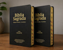 Kit 02 Bíblias Pretas Evangélicas Letra Gigante Capa Semiflexível ARC Com Harpa e Índice Masc e Fem