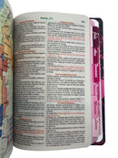 Bíblia Leão Seja Forte e Corajosa Cor Preta Letra Gigante Capa Dura Com Harpa E Abas Coladas Feminina Arc