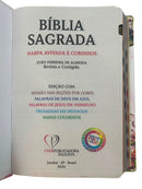 Bíblia Capa Dura Com Elástico Rosa E Medalhão Letra Gigante Com Harpa - Filha Do Rei + Índice