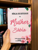 Bíblia Sagrada Mulher Sábia Estudo Capa Luxo Flexível Aqua Arc Letra Hipergigante Com Harpa e Abas Adesivas