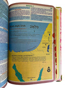 Bíblia Capa Dura Com Elástico Rosa E Medalhão Letra Gigante Com Harpa - Seja Forte + Índice