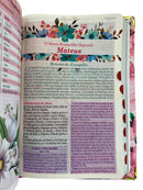 Bíblia Da Mulher Sábia Rosa De Estudo Letra Hipergigante Capa Flexível Com Harpa e Índice Feminina Arc