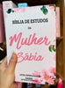 Bíblia Da Mulher Sábia Rosa De Estudo Letra Hipergigante Capa Flexível Com Harpa e Índice Feminina Arc