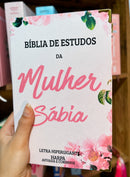 Bíblia Da Mulher Sábia Rosa De Estudo Letra Hipergigante Capa Flexível Com Harpa e Índice Feminina Arc