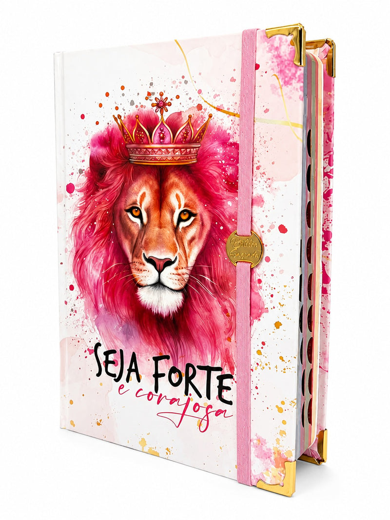 Bíblia Capa Dura Com Elástico Rosa E Medalhão Letra Gigante Com Harpa - Seja Forte + Índice