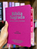 Bíblia Cor Pink PPM Letra Gigante com Abas Feminina Capa Semi Flexível Com Harpa  Arc