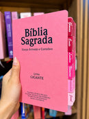 Bíblia Cor Rosa PPM Com Abas Feminina Letra Gigante Capa Semi Flexível Com Harpa  Arc
