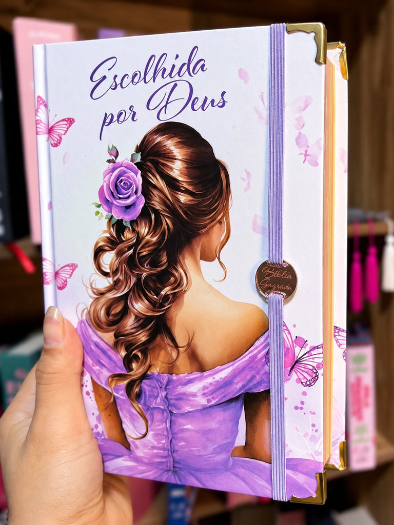 Bíblia Cristã Escolhida por Deus Com Elástico Roxo E Medalhão Capa Dura Letra Gigante Com Harpa ARC