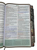Bíblia de Estudo Tradicional Letra Hipergigante Capa Dura Com Abas Adesivas Feminina e Masculina King James