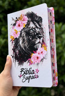 Bíblia Leão Flores Rosa Letra Gigante Capa Dura Com Harpa E Índice Feminina Arc