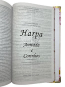Bíblia Capa Dura Com Elástico Rosa E Medalhão Letra Gigante Com Harpa - Leão Rosa Abas Já Coladas