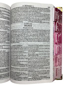 Bíblia Capa Dura Com Elástico Rosa E Medalhão Letra Gigante Com Harpa - Leão Rosa Abas Já Coladas