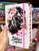 Bíblia Capa Dura Com Elástico Rosa E Medalhão Letra Gigante Com Harpa - Leão Flores Rosa E Índice