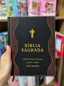 Bíblia Sagrada Letra Grande Jumbo Cor Preta e Marrom com Harpa e Índice Masculino Arc
