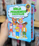 Bíblia Pequenos Discípulos Azul Infantil Letra Comum Capa Dura Com Harpa e Índice Masculina Arc