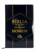 Kit de Capa Protetora + Bíblia de Estudo para o Cotidiano do Homem Capa Dura NVA Gigante Masculino