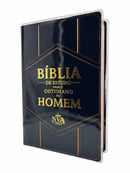 Kit de Capa Protetora + Bíblia de Estudo para o Cotidiano do Homem Capa Dura NVA Gigante Masculino