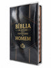 Kit de Capa Protetora + Bíblia de Estudo para o Cotidiano do Homem com Índice Capa Dura NVA Gigante Masculino