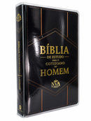 Kit de Capa Protetora + Bíblia de Estudo para o Cotidiano do Homem com Índice Capa Dura NVA Gigante Masculino