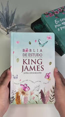 Bíblia Feminina Evangélica de Estudo King James Jardim Secreto Letra Hipergigante Capa Dura