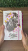 Bíblia Capa Dura Com Elástico Rosa E Medalhão Letra Gigante Com Harpa - Leão Rosa Abas Já Coladas
