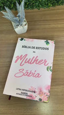 Bíblia Da Mulher Sábia Rosa De Estudo Letra Hipergigante Capa Flexível Com Harpa e Índice Feminina Arc