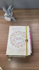 Bíblia Sagrada Letra Hipergigante PPM Capa Dura Círculo Floral Rosa Feminina Com Abas Femininas Elástico Harpa ARC