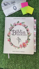 Bíblia Evangélica Letra Jumbo Grande Capa Dura Flor Minimalista Arc Com Harpa e Abas Adesivas